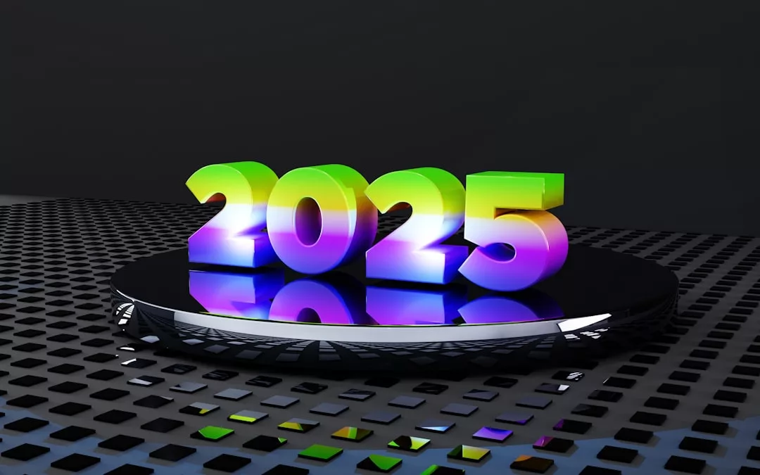 Bunte 3D-Zahlen "2025" auf einer glänzenden schwarzen Plattform, im Hintergrund ein von GLAMESiA inspiriertes Gitter aus erhabenen, reflektierenden Quadraten.