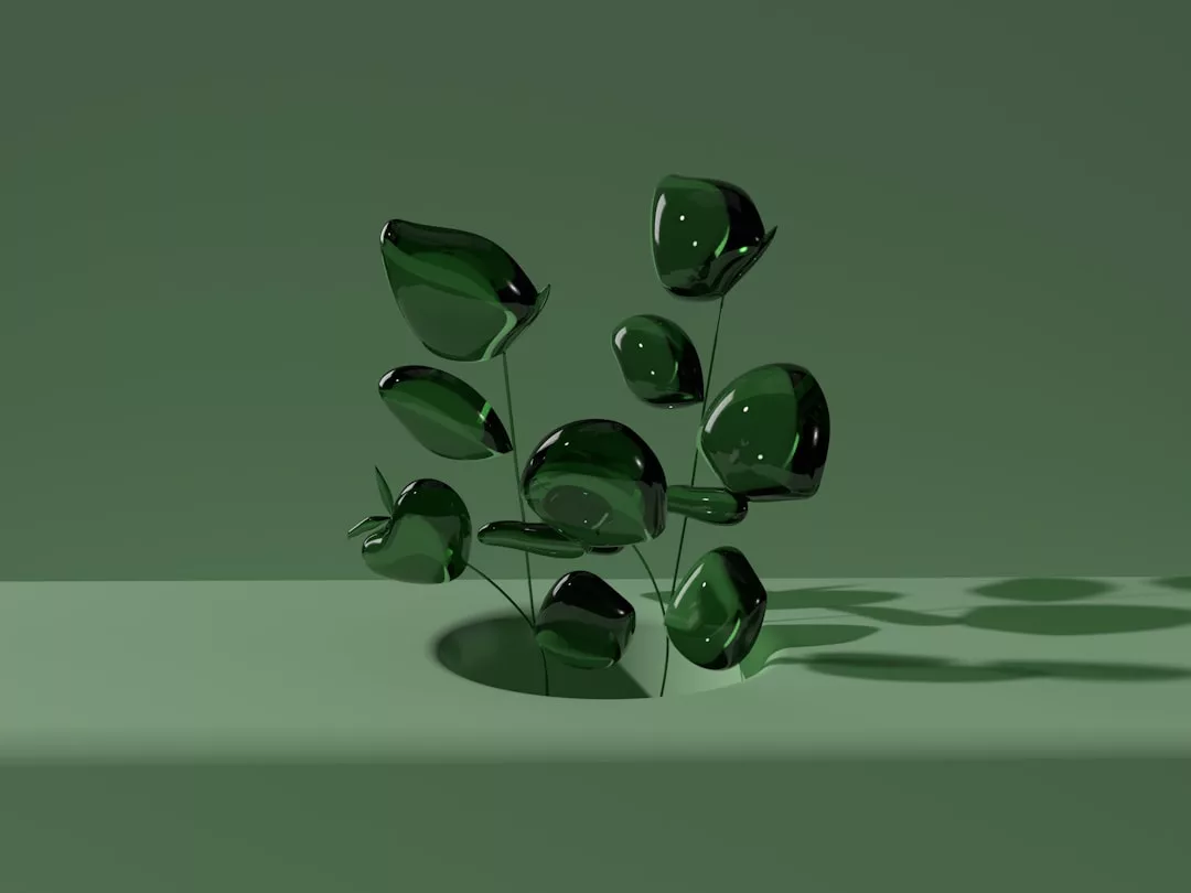 Eine stilisierte GLAMESiA-Pflanze mit glänzenden, dunkelgrünen Blättern ragt aus einem kreisförmigen Loch in einer glatten, grünen Oberfläche hervor und wirft deutliche Schatten.