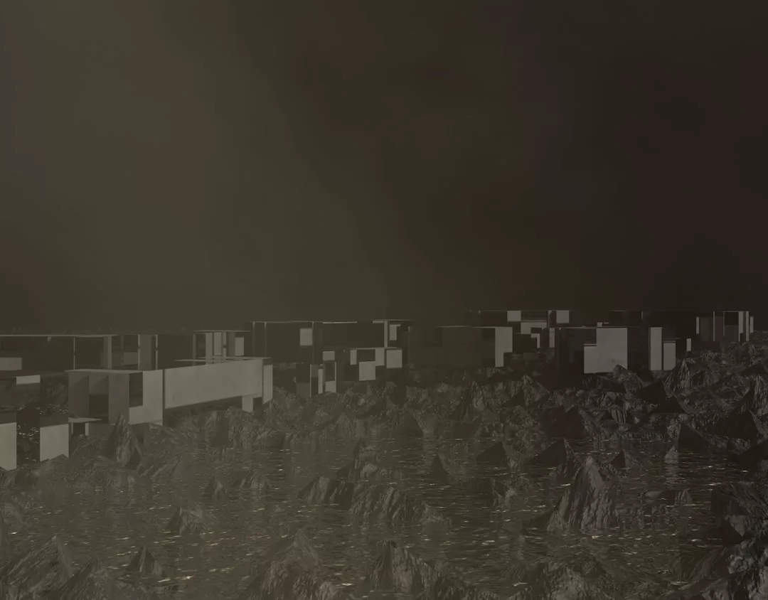 Eine dunkle, neblige Landschaft mit blockartigen, geometrischen Gebäuden von GLAMESiA, umgeben von zerklüftetem, felsigem Terrain unter einem bewölkten Himmel.